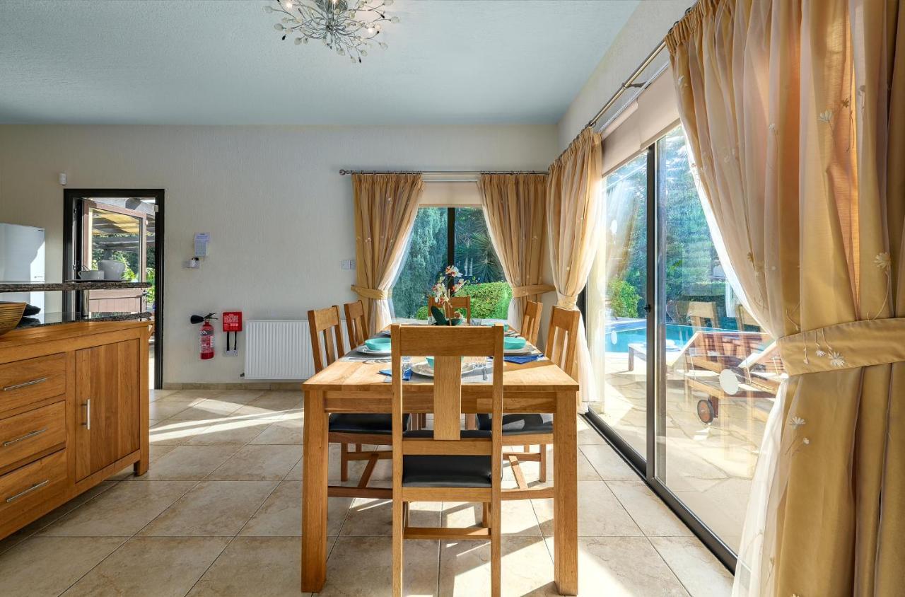 Villa Camelot By Ezoria Villas Coral Bay Luaran gambar
