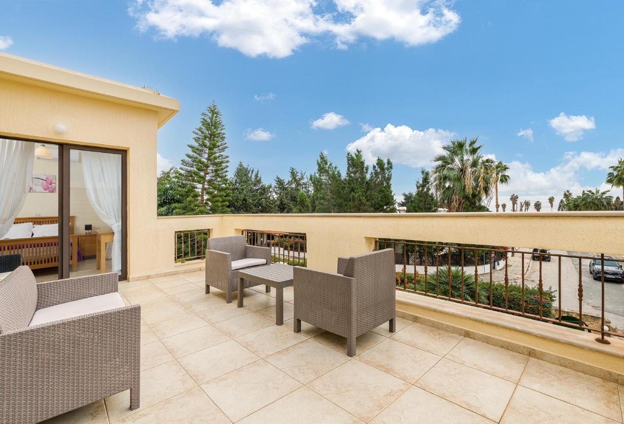 Villa Camelot By Ezoria Villas Coral Bay Luaran gambar