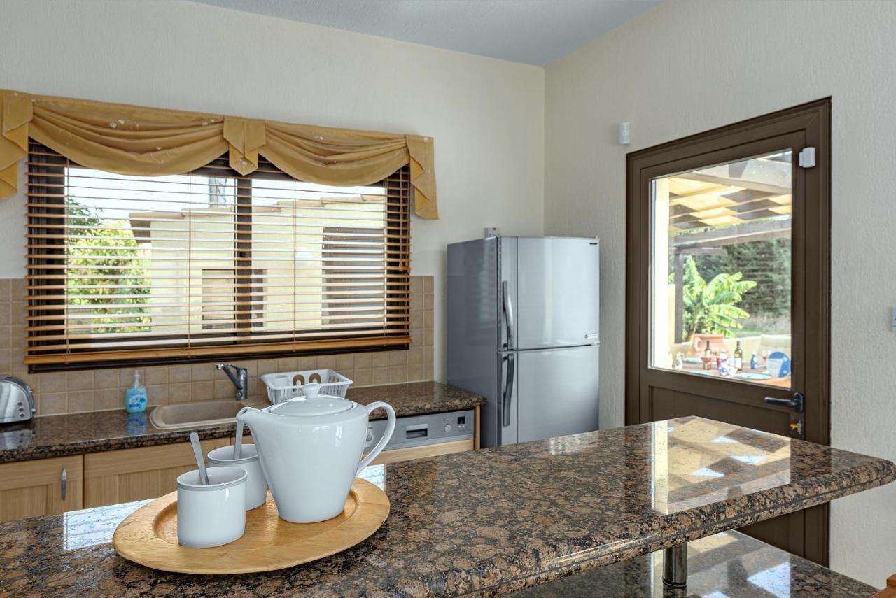 Villa Camelot By Ezoria Villas Coral Bay Luaran gambar