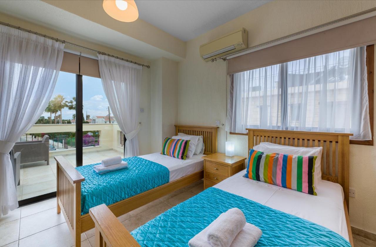 Villa Camelot By Ezoria Villas Coral Bay Luaran gambar